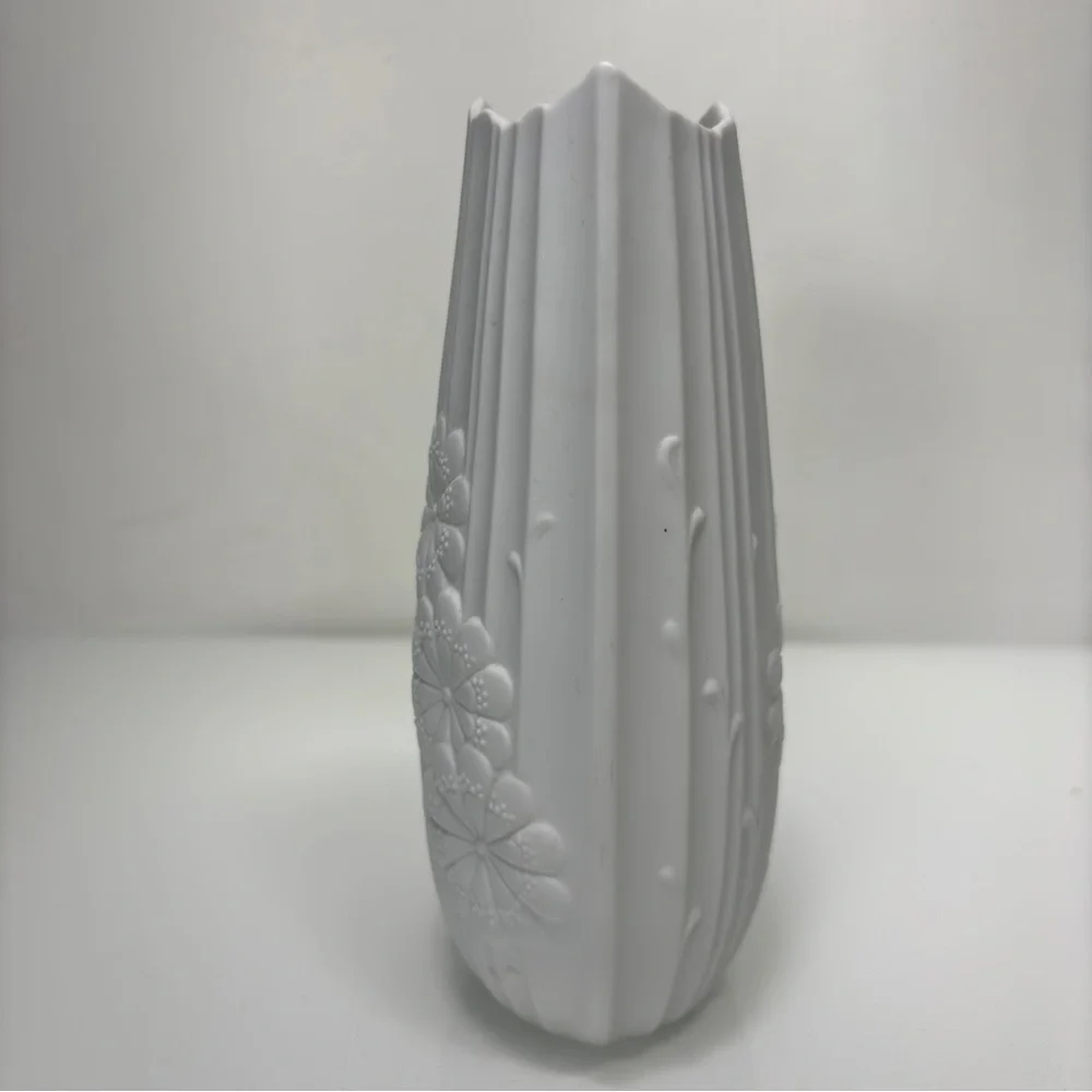 Vintage Kaiser White Bisque Porcelain Floral Pattern Jagged Edge Vase‎